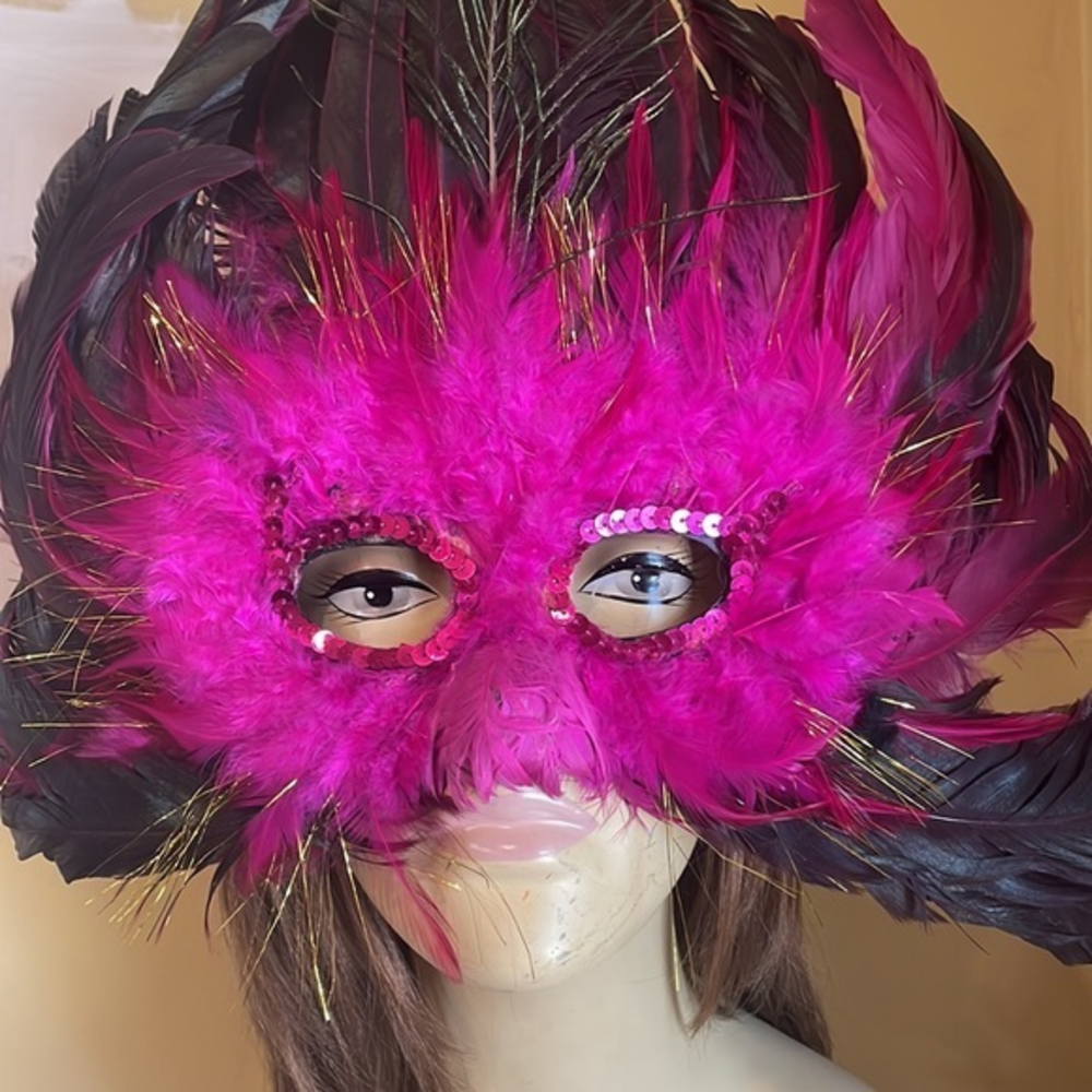 MARDI GRA PINK FEATHER  MASK WITH FEATHERS  NEW ORLEANS COSTUME PARTIES‎